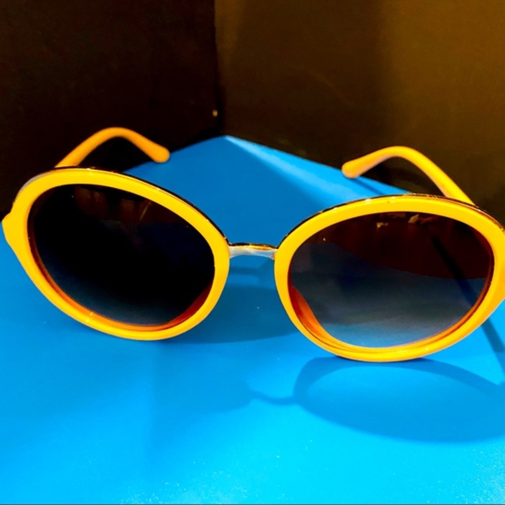 Oversized Sunglasses, Beige Frames Light Stylish - image 1